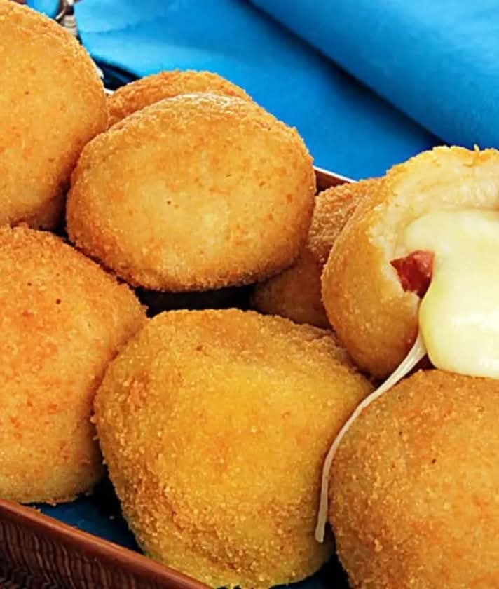 Bolinho de batata recheado