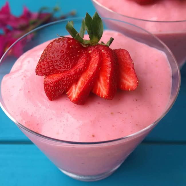 Mousse de morango com gelatina