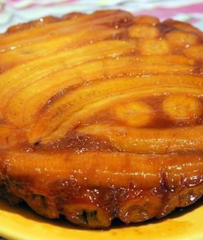 Bolo de banana com caramelo